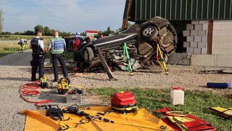 Unfall: Pkw fährt gegen Scheune - Beifahrer tot