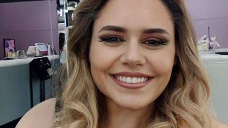 Il mistero di Erika morta nei campi. Auto nel fossato: ipotesi messinscena