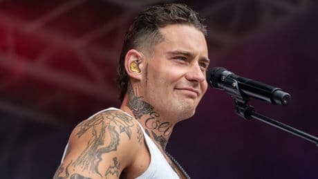 Douwe Bob spant kort geding aan tegen VVD-leider Yeşilgöz om tweet