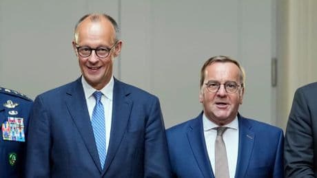 Pressekonferenz - Merz und Pistorius erklären den neuen Wehrdienst