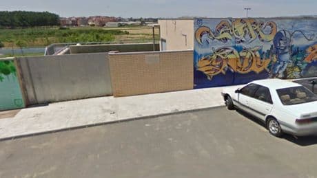 Rescatada en Lleida una mujer musulmana que se lanzó vestida a una piscina sin saber nadar
