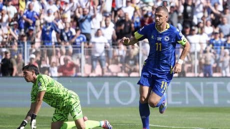 Mercato : le vétéran Edin Dzeko, 39 ans, retrouve la Serie A en signant à la Fiorentina