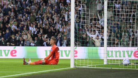 Heerenveen-keeper Andries Noppert baalt van gruwelijke fout: ’Ik schat de bal verkeerd in’