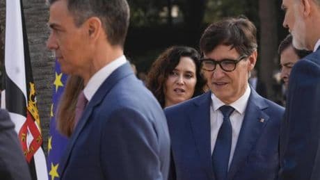 Illa acusa a Ayuso de no entender España por su desplante al euskera y el catalán