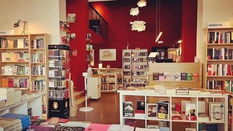 El apagón en una librería: "Cogí dos bolsas y las llené de libros por si se alargaba demasiado"