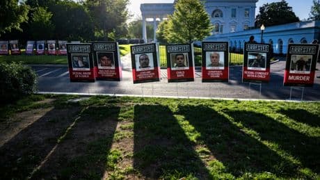 La Maison-Blanche expose des photos d’immigrés arrêtés depuis le 20 janvier