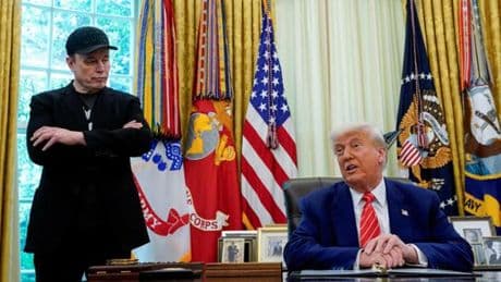 Trump: “Stop ai contratti governativi di Musk, è impazzito”. La replica: “Lui è nei file di Epstein”