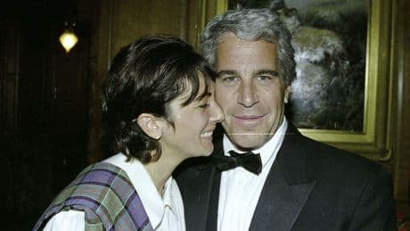 Ghislaine Maxwell naar een minder beveiligde gevangenis: ’Poging om affaire in doofpot te stoppen’