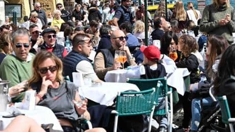 Portofino troppo affollata, il Comune corre ai ripari: “Limiti ai flussi di turisti”