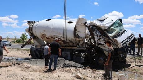 Nevşehir'de beton mikseri devrildi: 1 yaralı