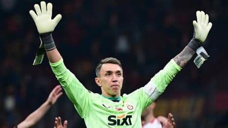 Mauro Icardi'den Muslera'ya: 'Bir yıl daha kal'