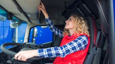 ¿Qué es un tacógrafo en un camión o autobús?