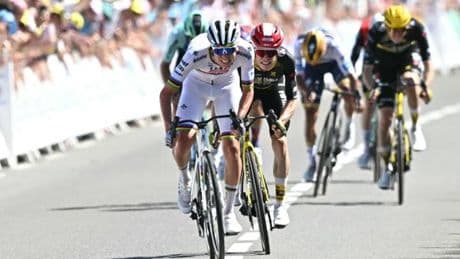 Tour de France 2025 : le résumé de la septième étape, remportée par Tadej Pogacar, de retour en jaune