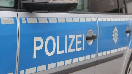 Kriminalität: Bewaffneter Mann bedroht Polizei - SEK-Einsatz