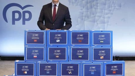 Feijóo se presenta al Congreso del PP con 94.500 avales y promete revertir cada &quot;ataque de Sánchez a las instituciones&quot;