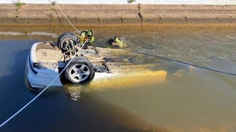 Los fallecidos hallados en un coche hundido en un canal de Cartaya son tres jóvenes vecinos de la localidad