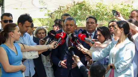 Özgür Özel'den 'Epözdemir' tartışması yorumu: 'Pisliğin paçalardan aktığı noktadayız'