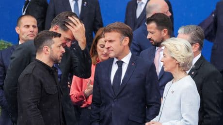 Présidentielle en Roumanie : des «ingérences sapent l'intégrité de nos démocraties», selon Macron