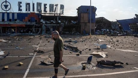Rusland valt bus met burgers aan in Soemy: drie burgerdoden, twintig gewonden