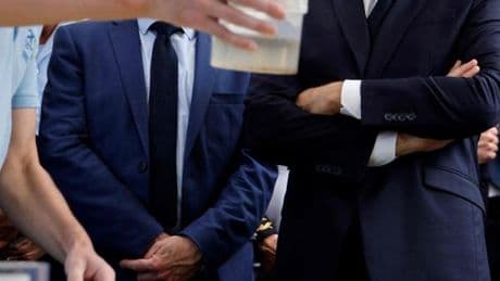 A La Réunion, Emmanuel Macron affronte le retour du virus chikungunya et la crise agricole