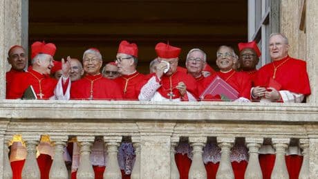 Papa Leone, dicasteri tutti confermati (a tempo): Parolin resta al suo posto. Ma lo spoil system ci sarà. Ecco come può cambiare la Curia