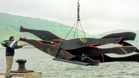 Una escultura de Santurtzi cumple 25 años abandonada en el fondo del mar