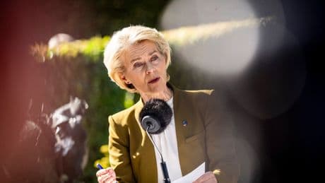 Misstrauensantrag gegen von der Leyen gescheitert - die ist selbst gar nicht da