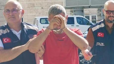 Samsun'da cinnet getiren bir kişi Eşini ve kızını hastanelik etti, polise bıçak çekti