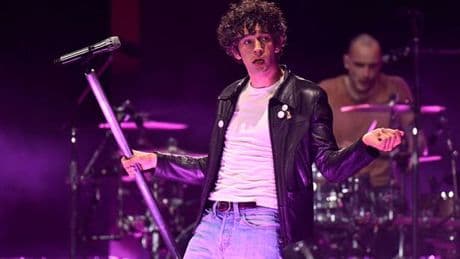 Glastonbury headliners 1975 face mass crowd exodus as fans divided by 'insufferable' set