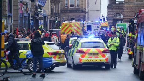 Foot : une voiture fonce sur la foule lors de la parade à Liverpool, 27 personnes hospitalisées