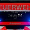 Rauchsäule über Lichtenberg: Berliner Feuerwehr löscht brennenden Wohnwagen