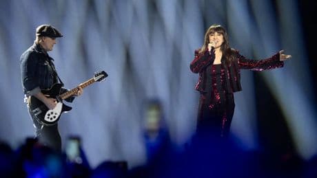 Pide a Amaral que canten 'Como Hablar' en un concierto... pero el grupo se confunde de fecha