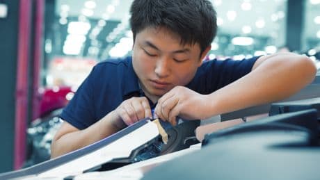 E-Auto-Batterie mit Klebeband: Die Wahrheit über chinesische Werkstätten