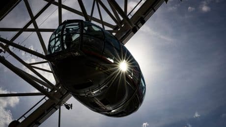 London Eye BREAKS DOWN on hottest day of year leaving visitors stranded in glass pods