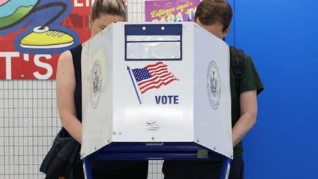 “Un socialiste ou un obsédé sexuel” : à New York, une primaire démocrate aux allures de scrutin national