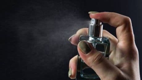 Profumi primaverili, le fragranze più amate dalle over 50