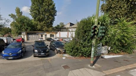 Una donna morta in un'auto parcheggiata. La macabra scoperta a Milano