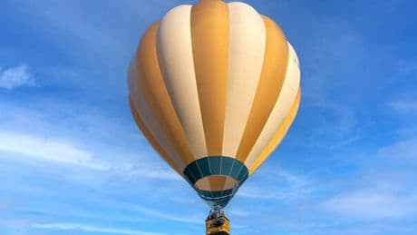 Nuovi trend di viaggio per l'estate 2025, all'insegna del turismo esperienziale slow. Ecco le 5 destinazioni da non perdere in Italia