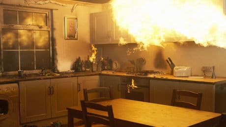 Diese Geräte sollten Sie im Urlaub vom Strom nehmen – sonst droht Brandgefahr