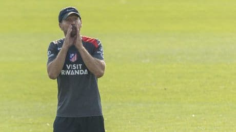 Simeone retoca su once para Vitoria con una novedad