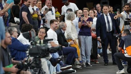 Doncic, espectador de lujo en el Real Madrid-Covirán Granada