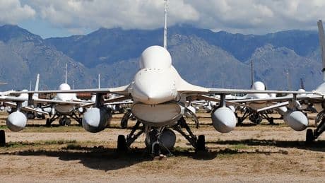 EEUU ha enviado a Ucrania un paquete clave para contener a Rusia: una flota de cazas F16 incapaces de volar