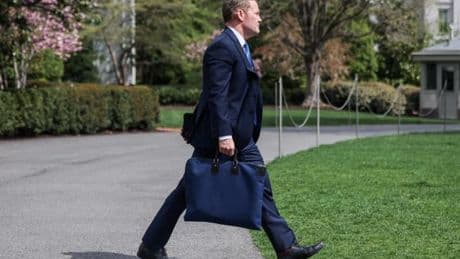 Le départ de Mike Waltz annonce-t-il celui d’autres conseillers “insuffisamment loyaux” ?