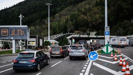 La fermeture du tunnel du Mont-Blanc, une plaie pour les transporteurs mais une «respiration» pour les locaux