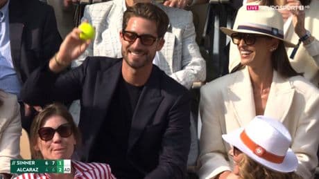 Seine Verlobte Izabel findet’s lustig - Mitten im Finale fängt Trapp einen Tennisball