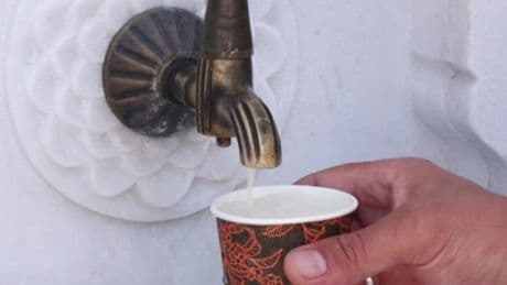 Çeşmeden su yerine limonata akıyor: Hem de İstanbul'un göbeğinde