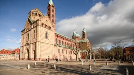 Missbrauch im Bistum Speyer: Mehr Täter unter Ordensleuten