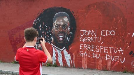 La imagen de Nico Williams, vandalizada en un mural mientras el Barça confirma negociaciones con su agente