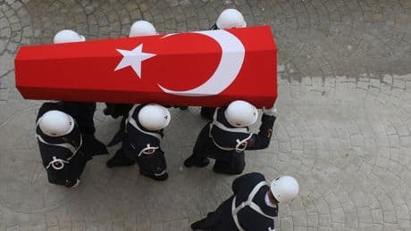 2 askerin şehit düşmesine tepki yağıyor: Bu sıcakta öldürene kadar talim yaptırmak ne demek ya!'