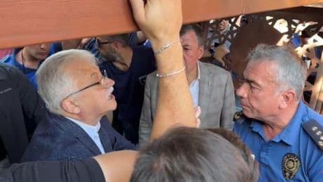 Cevdet Yılmaz’dan sit alanına defin izni: Tarikat mensubu sit alanına defnedildi